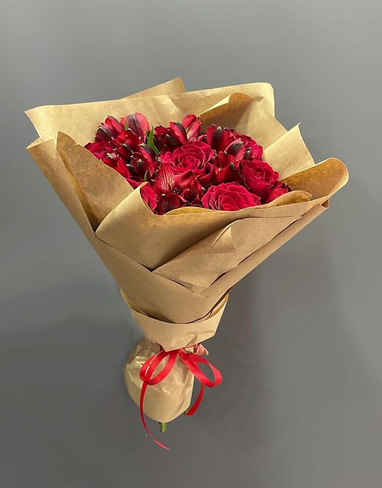 Букет цветов из: Альстромерии и Розы в Полтавке