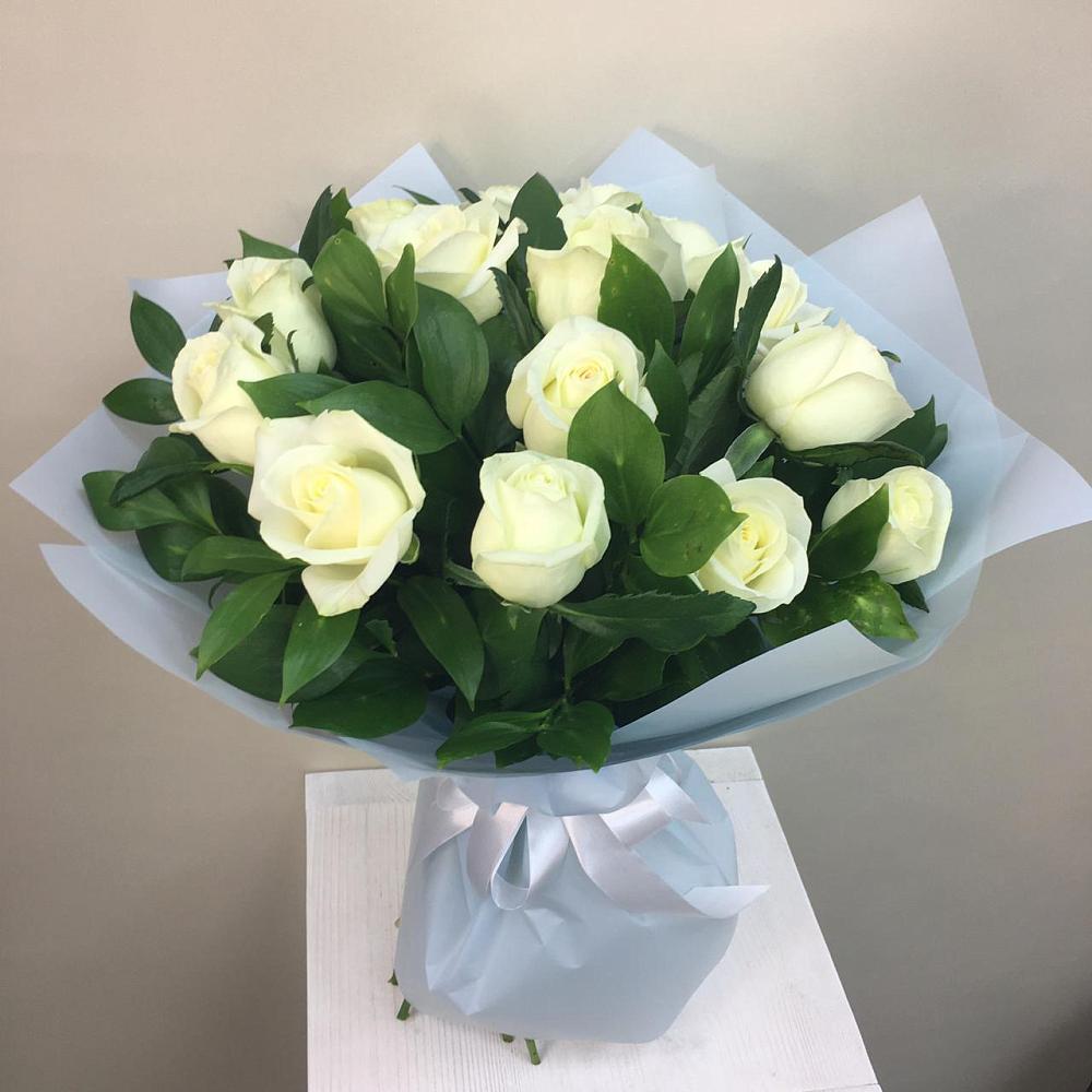 Букет 15 Белых роз Проуд в Полтавке