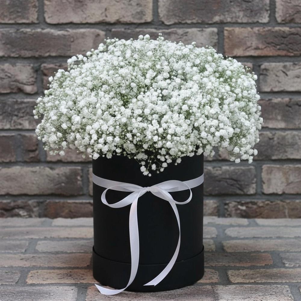 Цветочная композиция из Гипсофила в шляпной коробке в Полтавке