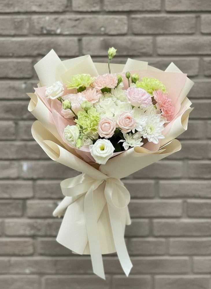 Букет цветов из: Гвоздики, Розы, Лизиантусы и Хризантемы в Полтавке