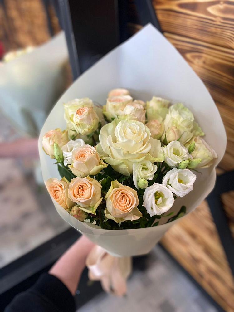 Букет цветов из: Розы и Лизиантусы в Полтавке